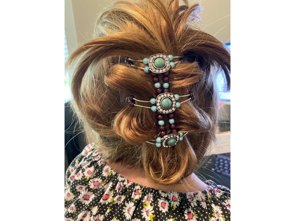 Young woman wearing an African Butterfly Flowers Clear Hair Comb in a cascade hairstyle